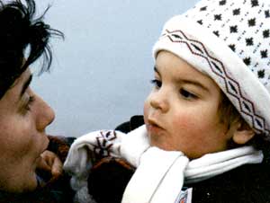 foto k: Lorenzo con la mamma