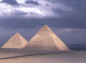 foto del complesso di piramidi con vista sulla piramide di Cheope